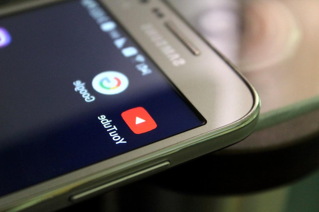 Mentor icon showing one-on-one expert guidance in visual computing